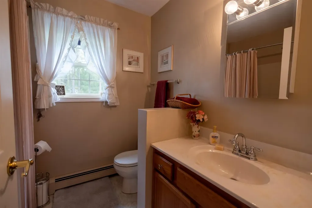 334 Silver Pine Lane Tamworth NH 03886