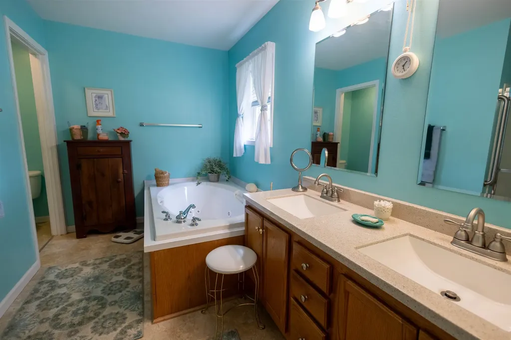 334 Silver Pine Lane Tamworth NH 03886