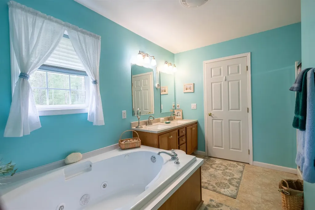 334 Silver Pine Lane Tamworth NH 03886