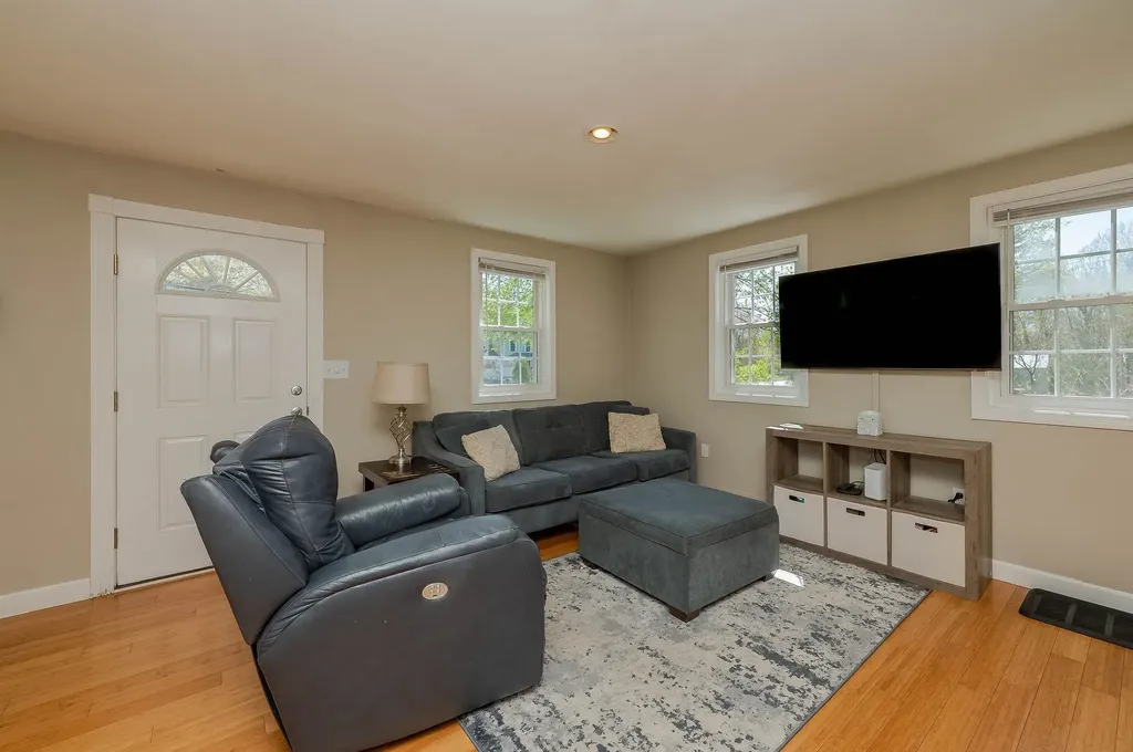 54 Mill Road Kingston NH 03848