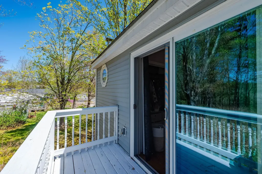 54 Mill Road Kingston NH 03848