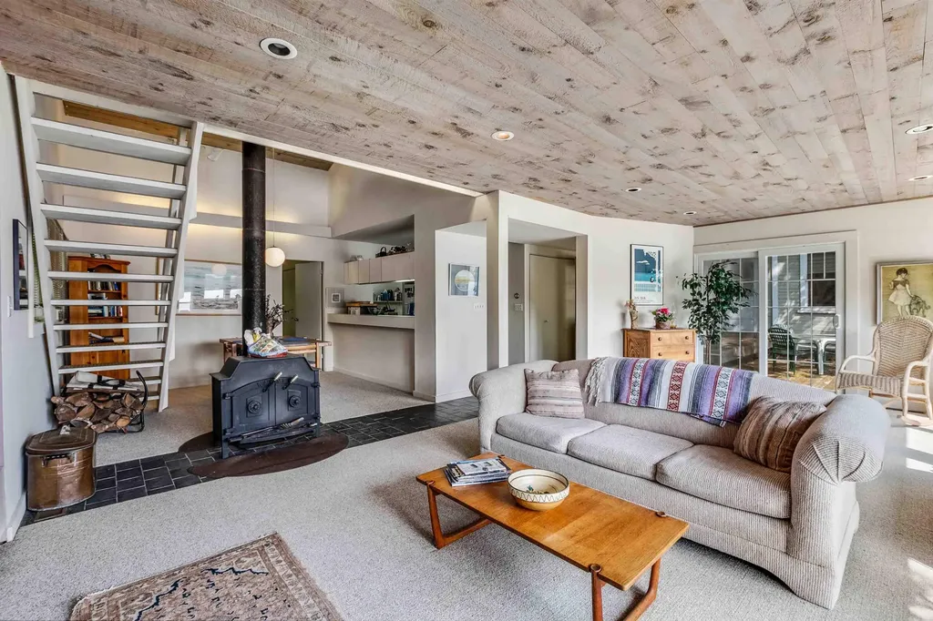 253 Lake Avenue Sunapee NH 03782