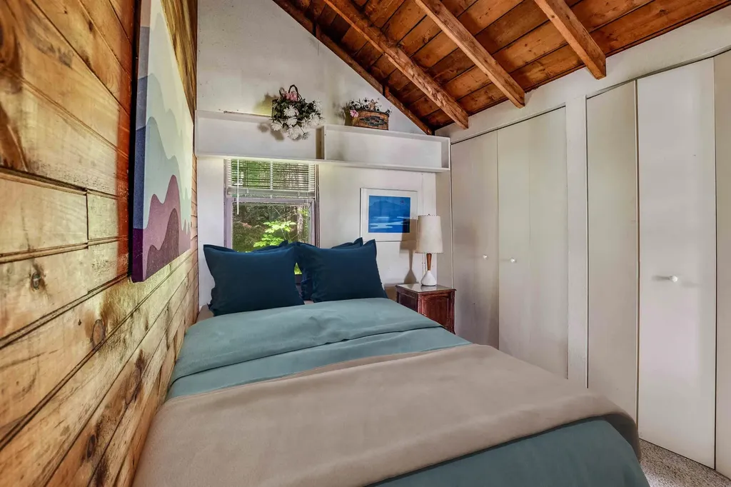 253 Lake Avenue Sunapee NH 03782