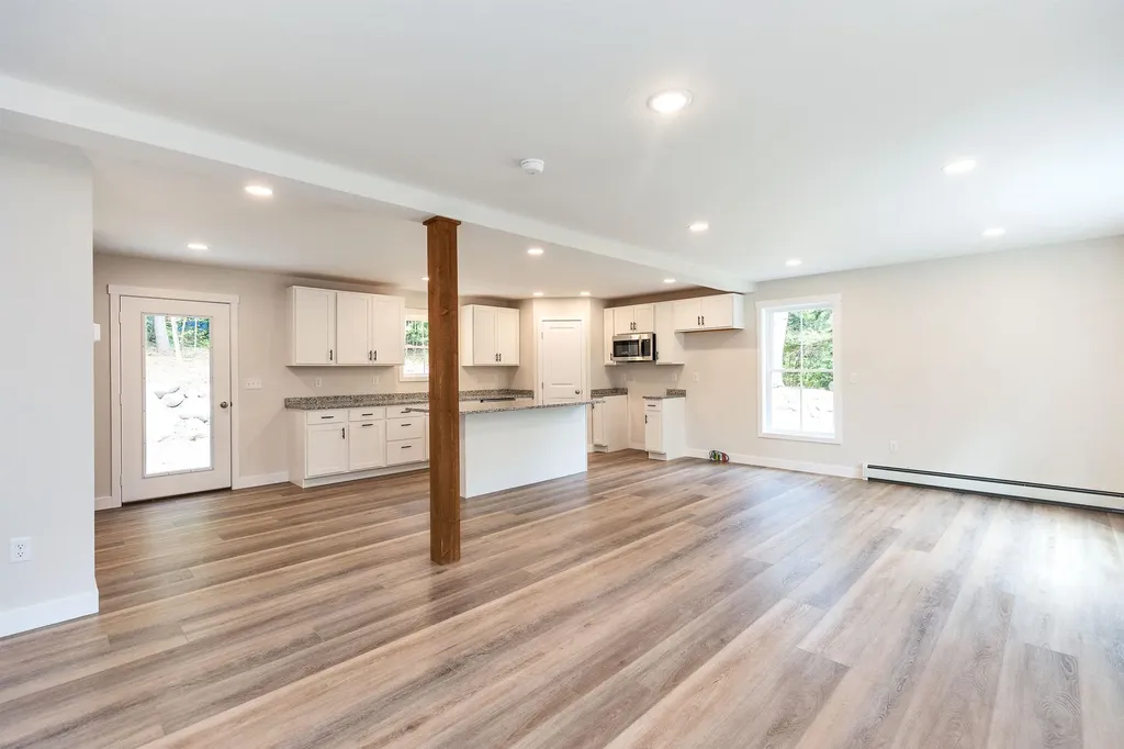 20 West Shore Road Swanzey NH 03446