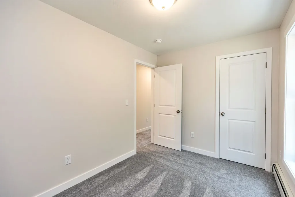 20 West Shore Road Swanzey NH 03446