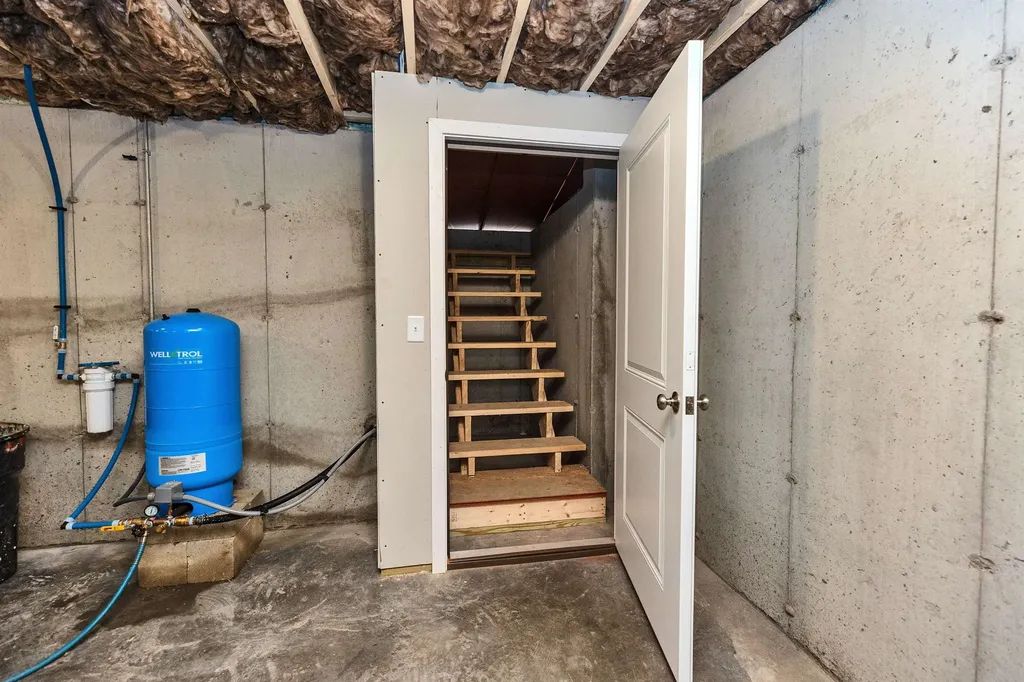 20 West Shore Road Swanzey NH 03446