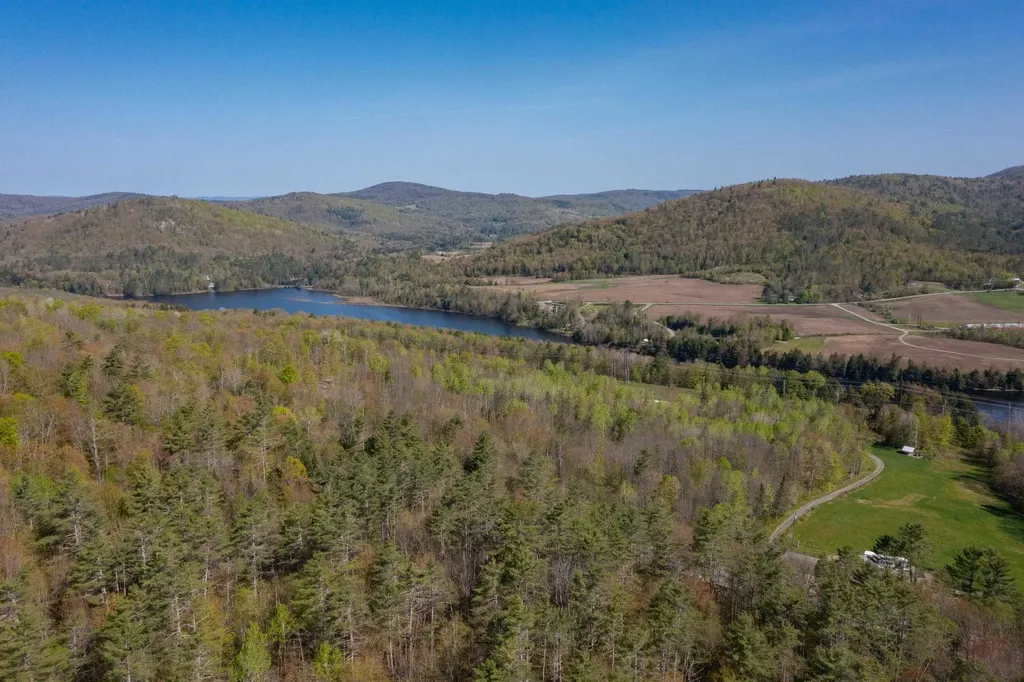 1822 Monroe Road Littleton NH 03561