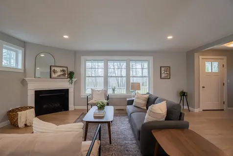 21 Lovering Road North Hampton NH 03862