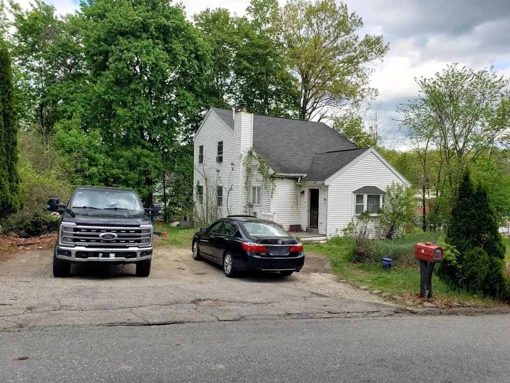 49 Millville Street Salem NH 03079