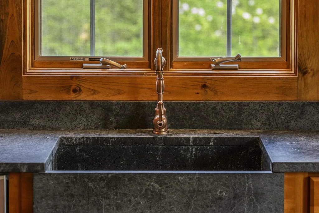 524 Reilly Road Londonderry VT 05148