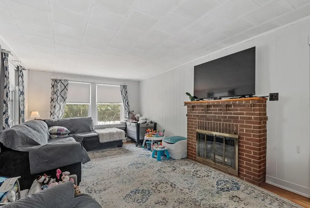 193 Main Street Alton NH 03809