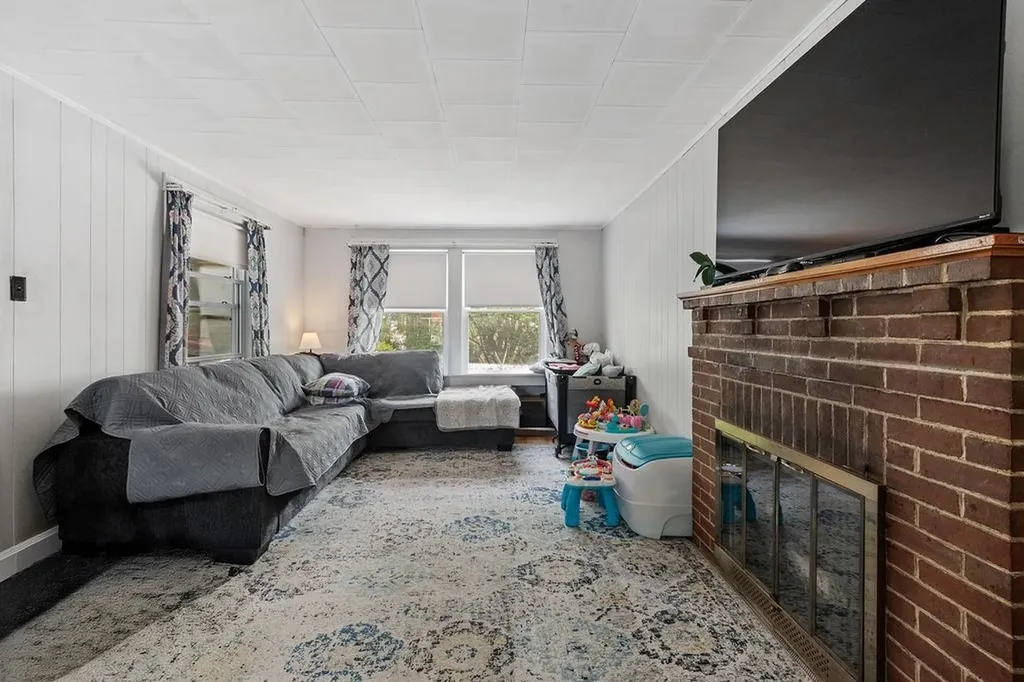 193 Main Street Alton NH 03809