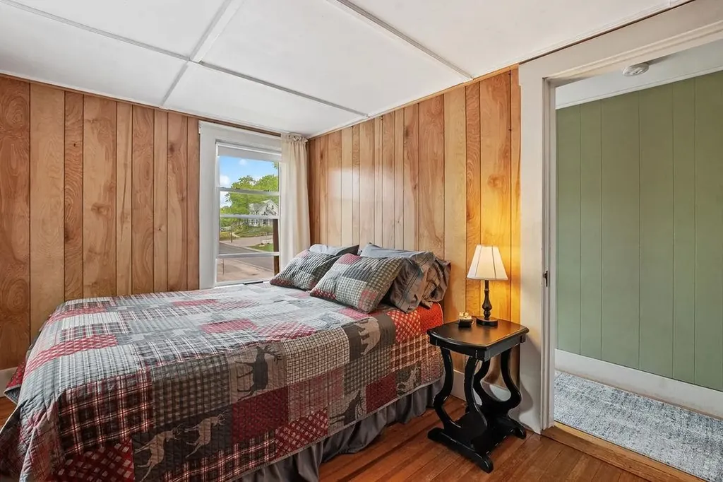 193 Main Street Alton NH 03809