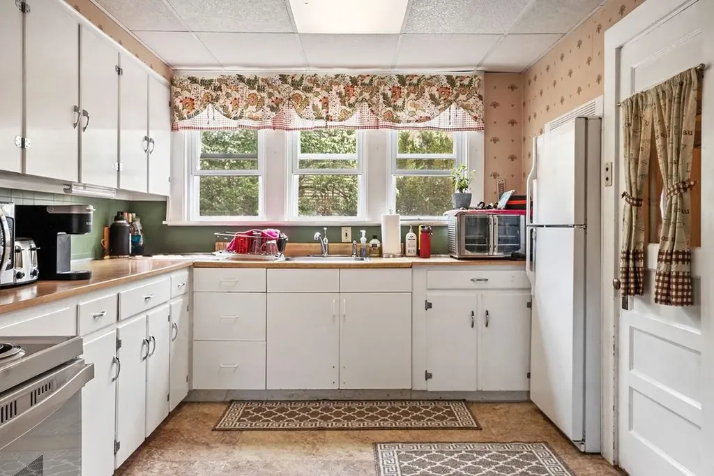 193 Main Street Alton NH 03809