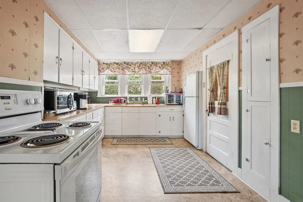 193 Main Street Alton NH 03809