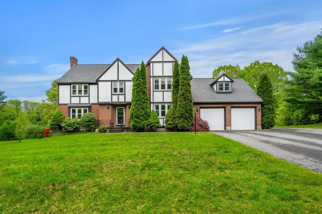 7 David Drive Pelham NH 03076