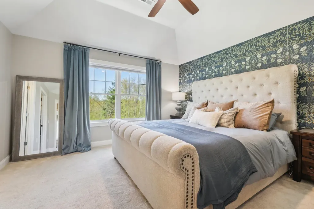 222 Standish Lane Hudson NH 03051