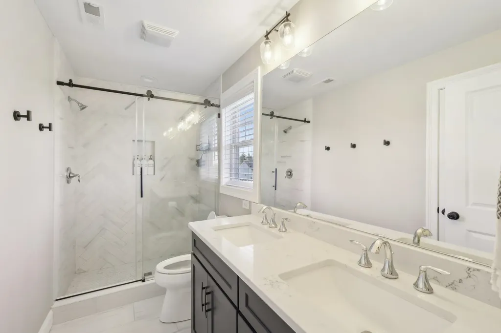 222 Standish Lane Hudson NH 03051