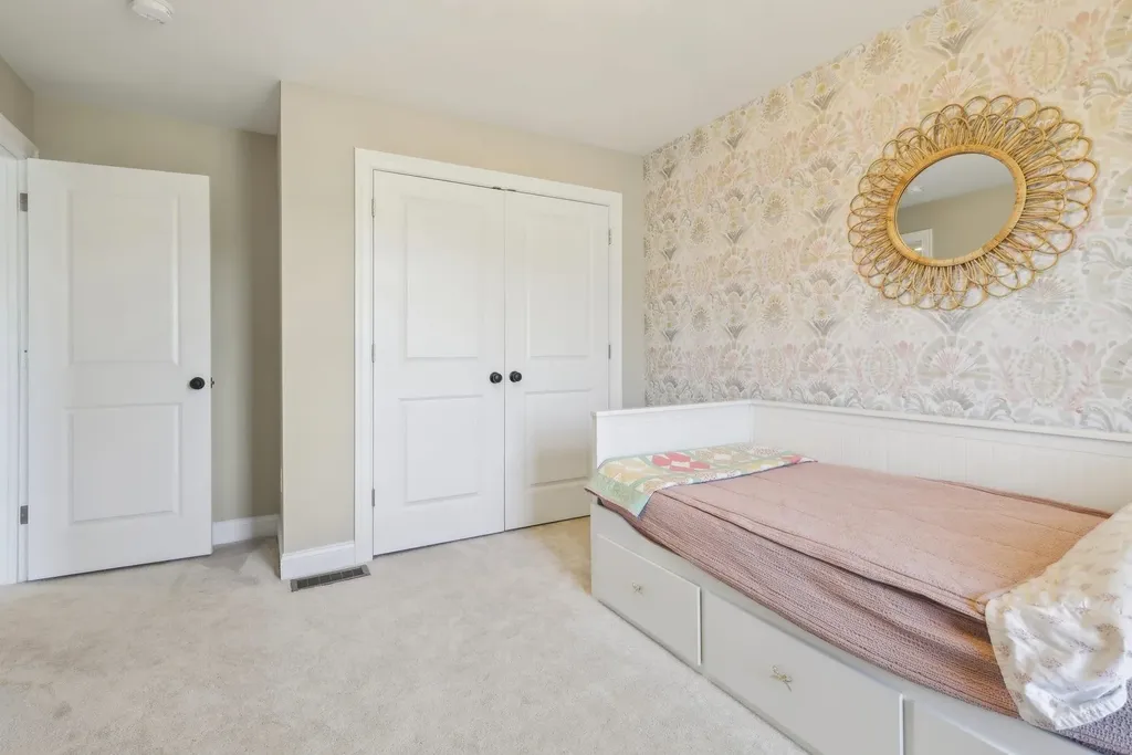 222 Standish Lane Hudson NH 03051