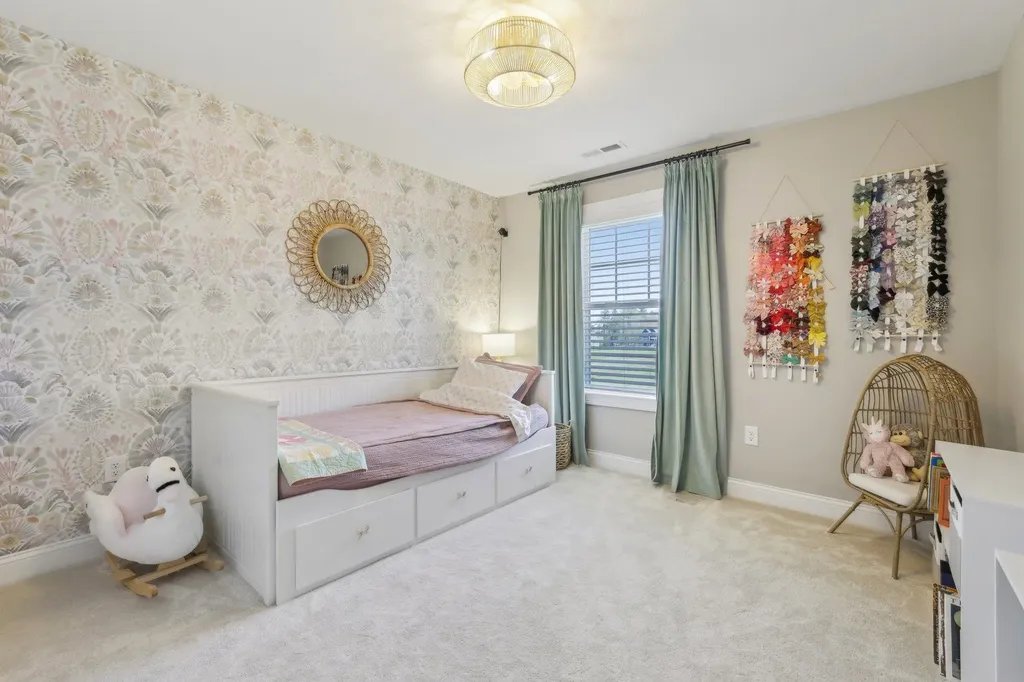 222 Standish Lane Hudson NH 03051