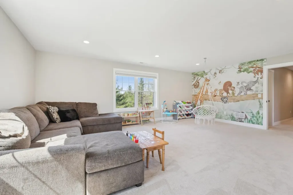 222 Standish Lane Hudson NH 03051