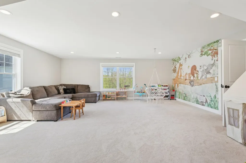 222 Standish Lane Hudson NH 03051