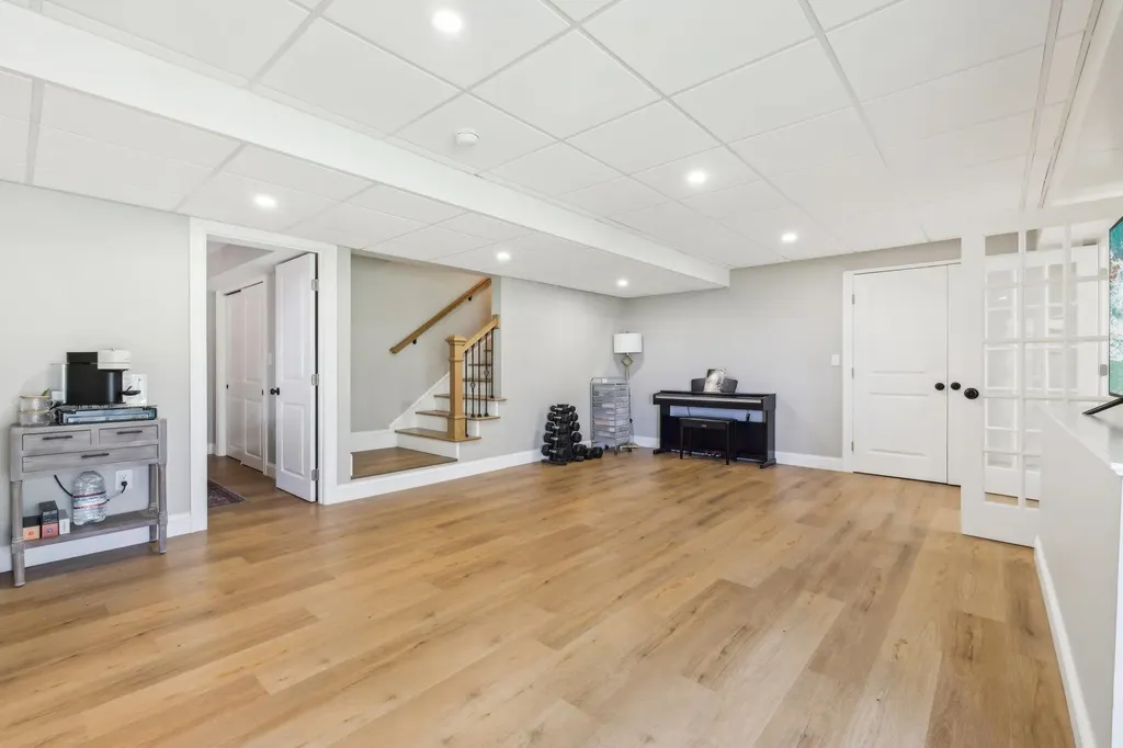 222 Standish Lane Hudson NH 03051