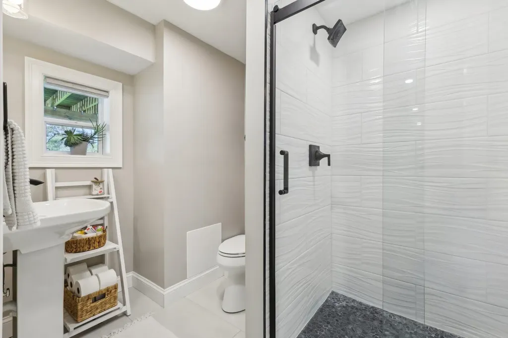 222 Standish Lane Hudson NH 03051