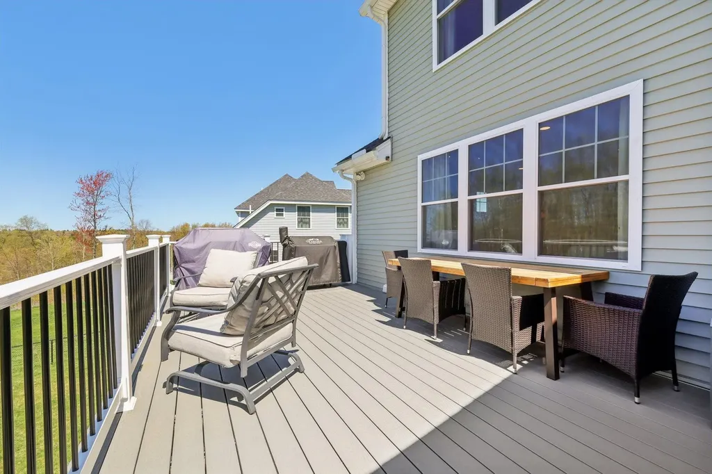 222 Standish Lane Hudson NH 03051