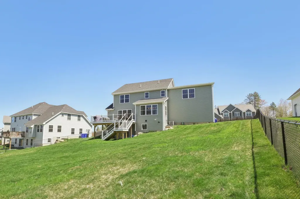222 Standish Lane Hudson NH 03051