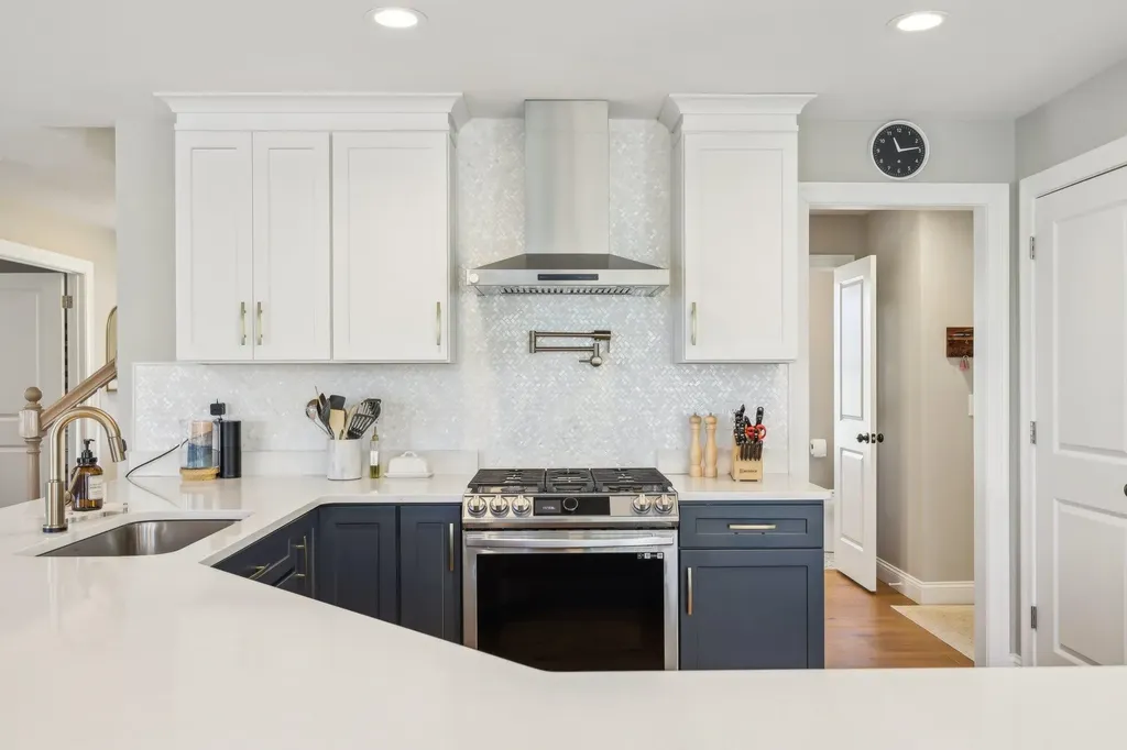 222 Standish Lane Hudson NH 03051