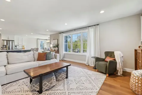 222 Standish Lane Hudson NH 03051