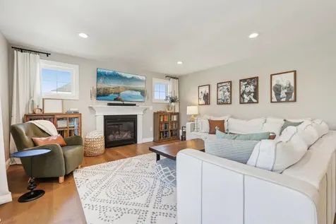 222 Standish Lane Hudson NH 03051