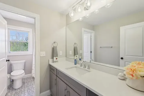 222 Standish Lane Hudson NH 03051