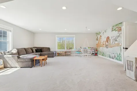 222 Standish Lane Hudson NH 03051