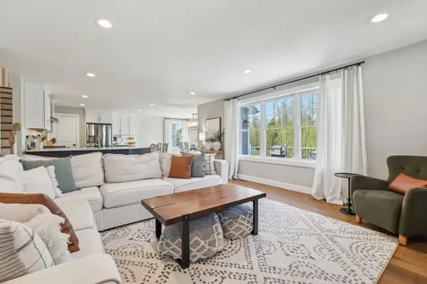 222 Standish Lane Hudson NH 03051