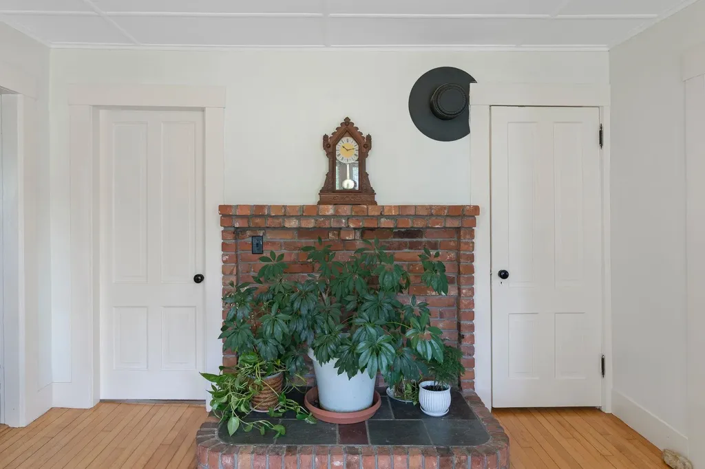 64 Meadowbrook Road Brattleboro VT 05301