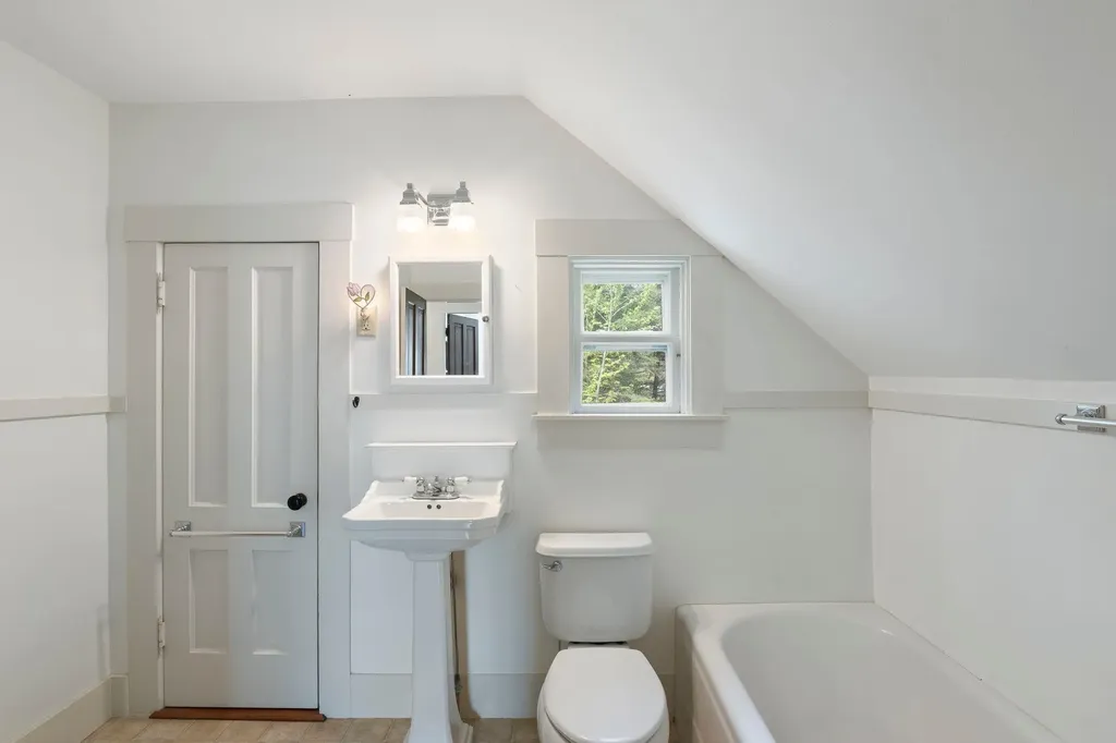 64 Meadowbrook Road Brattleboro VT 05301