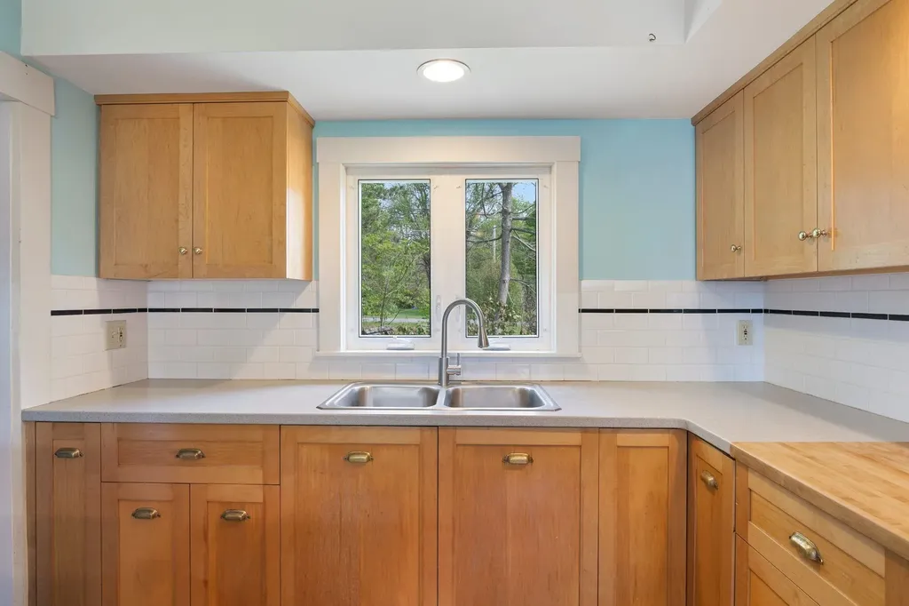 64 Meadowbrook Road Brattleboro VT 05301