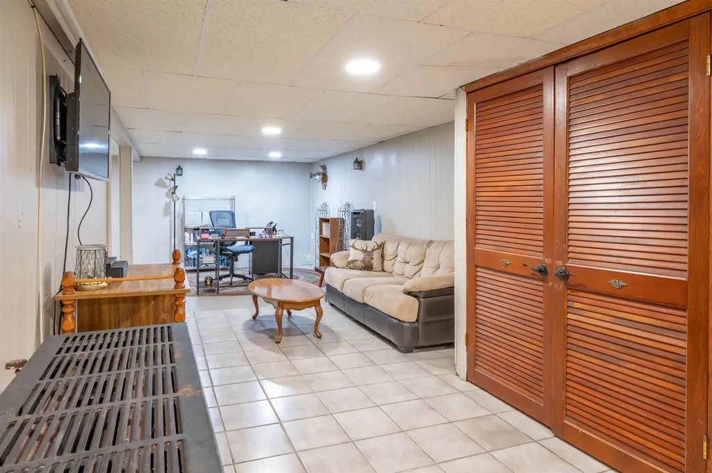 5 Jo Ellen Drive Merrimack NH 03054