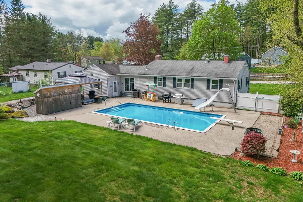 5 Jo Ellen Drive Merrimack NH 03054