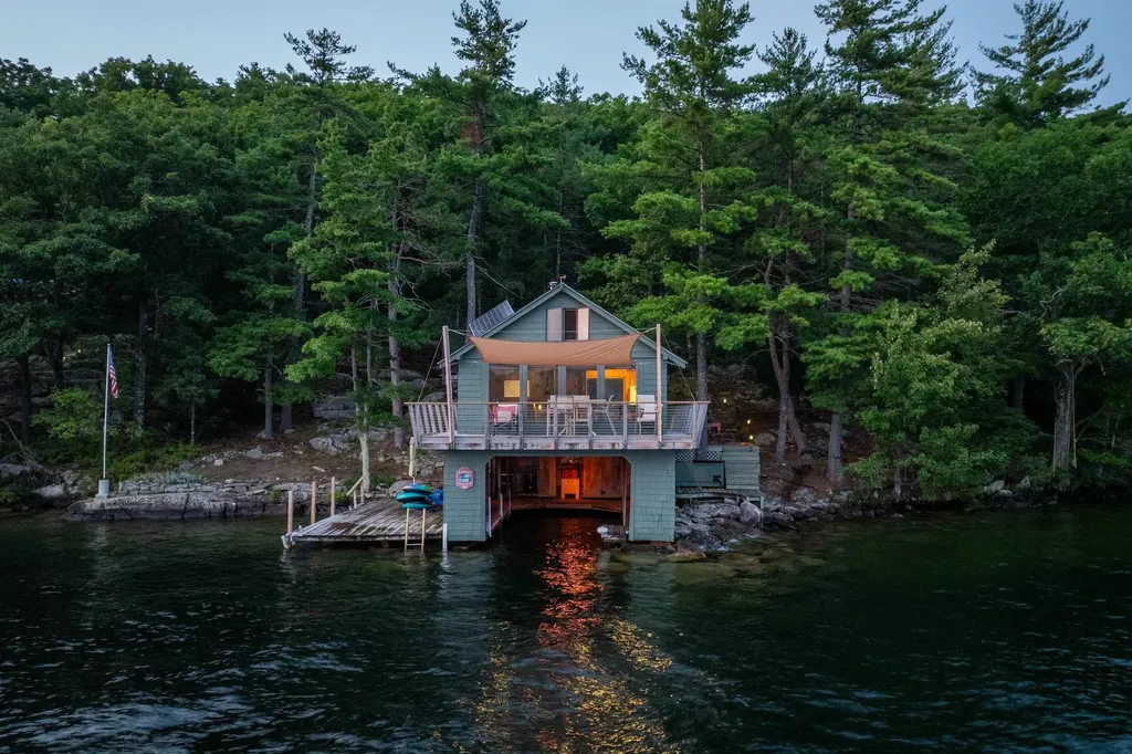 18 Diamond Island Gilford NH 03249