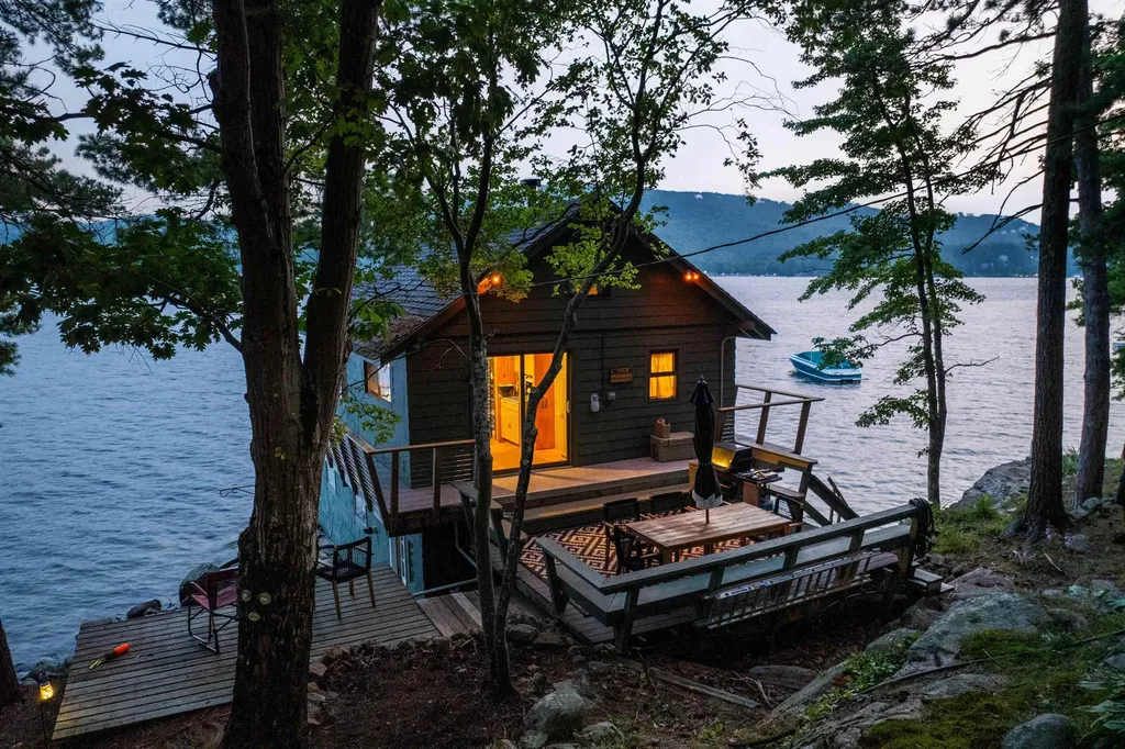 18 Diamond Island Gilford NH 03249