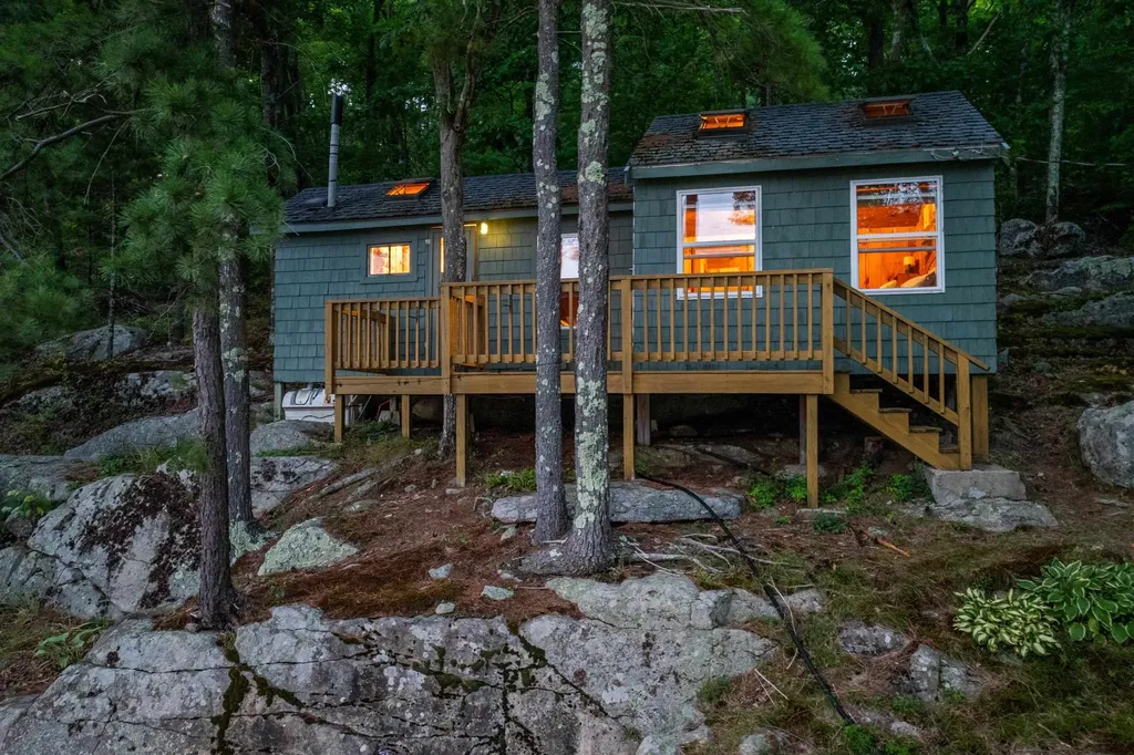 18 Diamond Island Gilford NH 03249