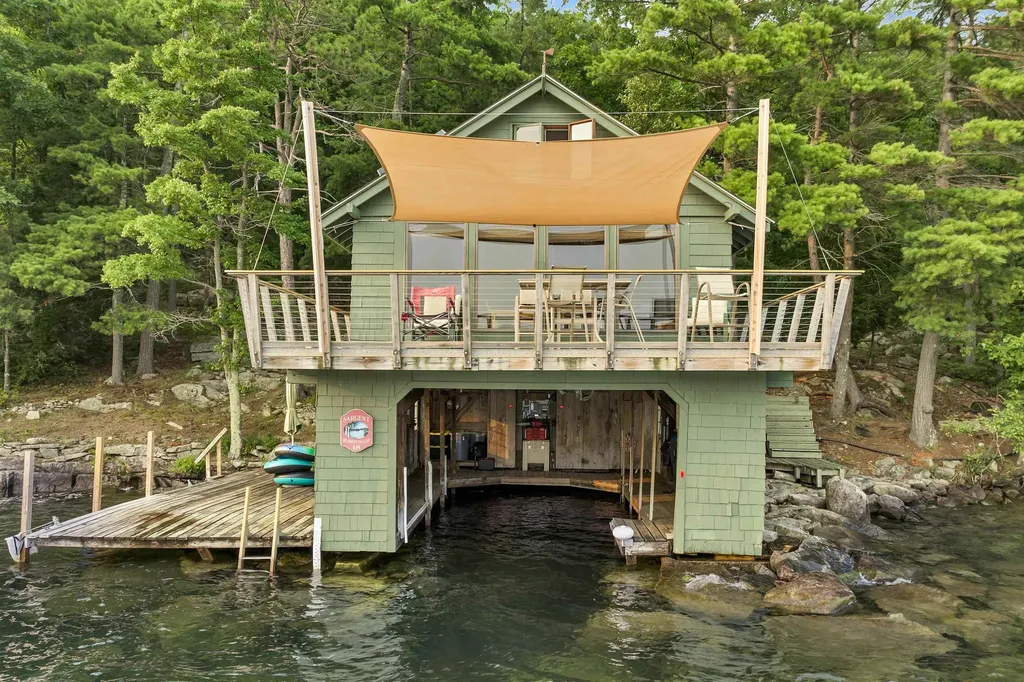 18 Diamond Island Gilford NH 03249