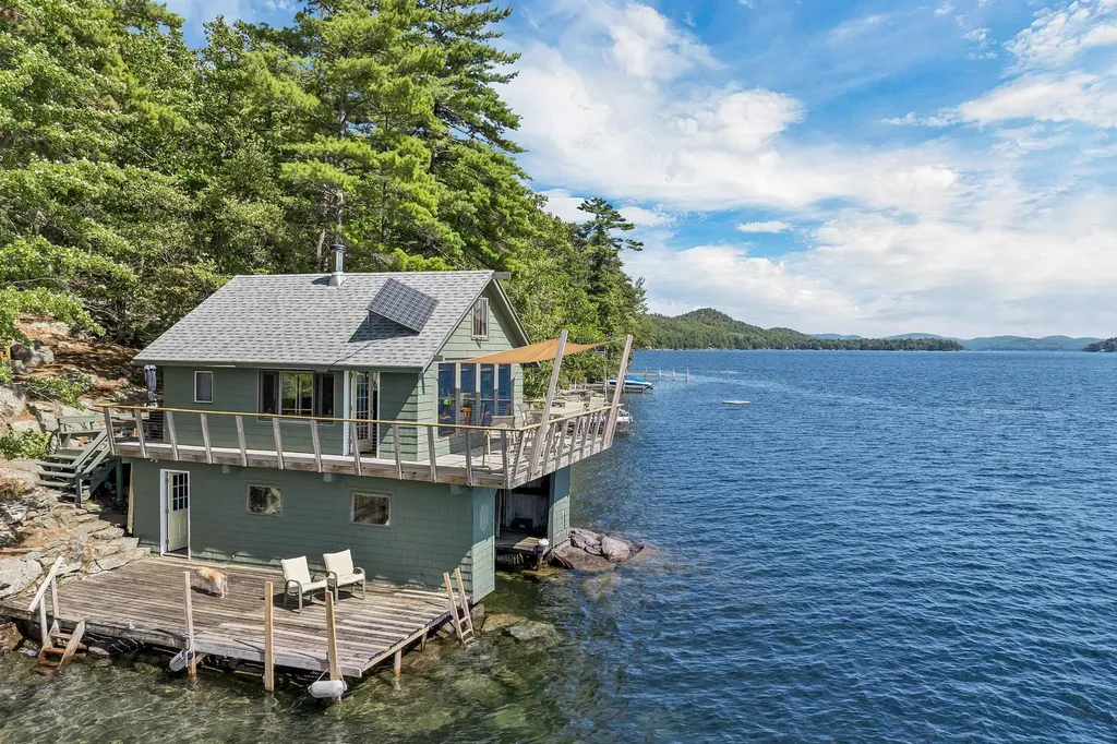 18 Diamond Island Gilford NH 03249