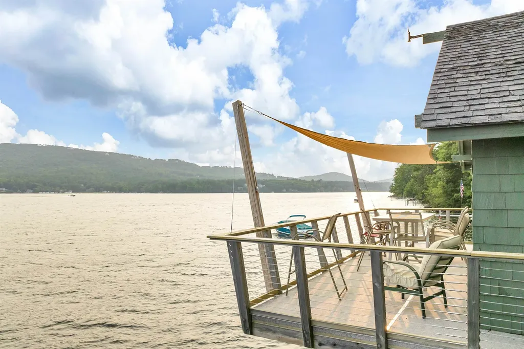 18 Diamond Island Gilford NH 03249