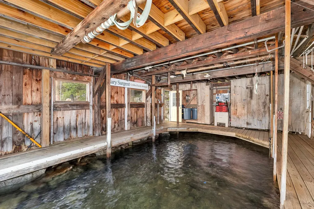 18 Diamond Island Gilford NH 03249