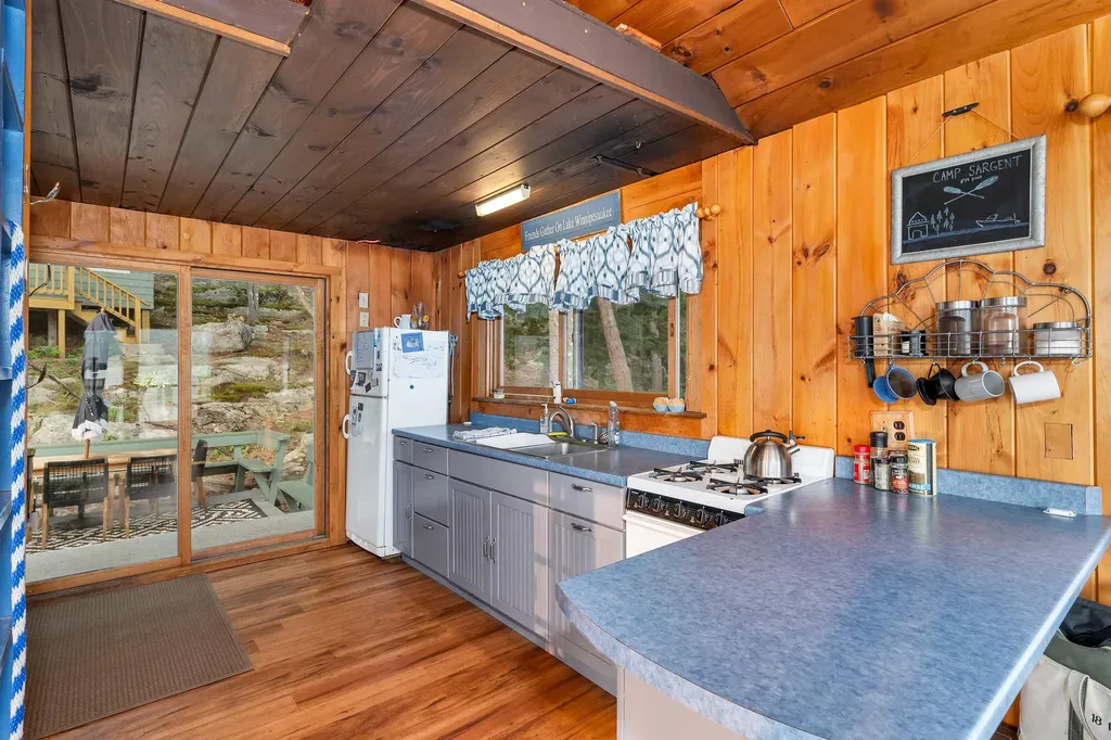 18 Diamond Island Gilford NH 03249