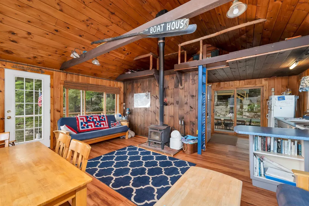 18 Diamond Island Gilford NH 03249